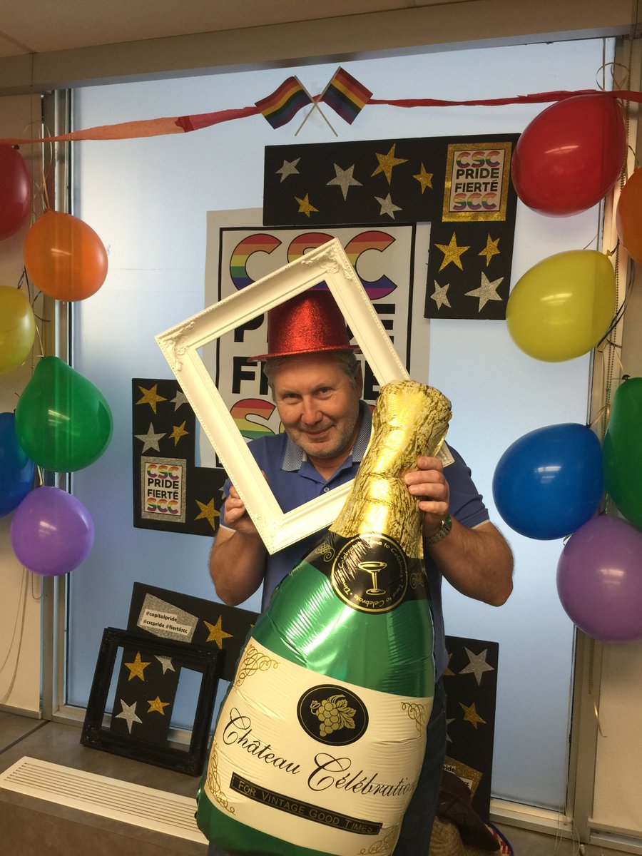 CSC_SCC_en's tweet image. Thank you to CSC employees, friends and families for supporting the Capital Pride Parade yesterday in Ottawa: another great sign of solidarity with the LGBTQ2+ community! Here are some pictures of the colourful event, as well as the breakfast that took place on Friday! #CSCpride