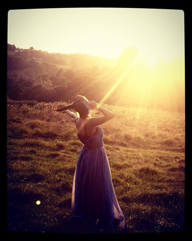 maryjanemakes's tweet photo. Sunset in Stroud. A glorious evening walk and I stumbled upon this group of young people celebrating the end of the Bank Holiday wearing horned masks and second-hand clothes from the town's yard sale. #onlyinstroud #bankholidayweekend #stroudlife #eveninโฆ https://t.co/qHm0JYCBMr https://t.co/MhPQitTpws