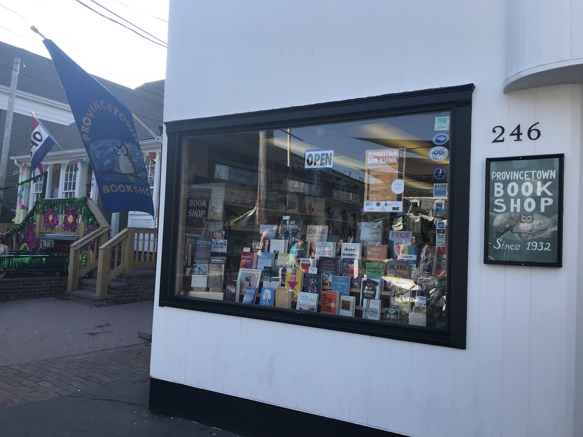 CynthiaSchwind's tweet photo. Raffle #16! Enter for a chance to win #HowToReadABook by @kwamealexander &amp; #MelissaSweet purchased at Provincetown Bookshop in Cape Cod by retweeting &amp; following the author by 8pm 8/27! #IndieBookCrawl #KidsNeedBooks #BookPosse @HarperChildrens https://t.co/FdizsAPGmJ