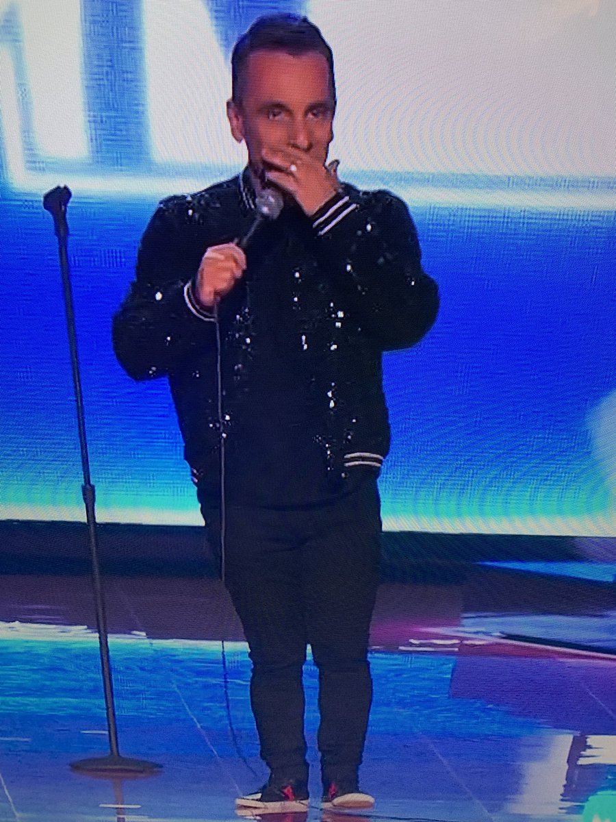 My guy <a href="/SebastianComedy/">Sebastian Maniscalco</a> dressing like he’s going to his middle school dance.   #VMAs