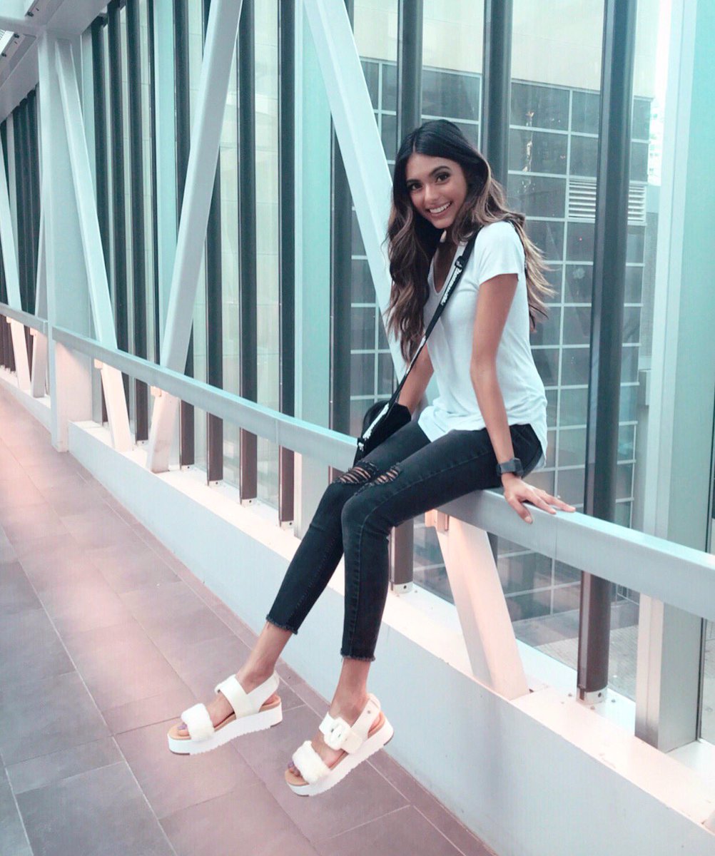 emilyagard's tweet photo. Nothin’ like walking around the city with little angels on my feet. So fluffy 😍 Found my sandals for the rest of the summer. @UGG #ThisIsUGG ❤️ https://t.co/Cc7RyV7WBp