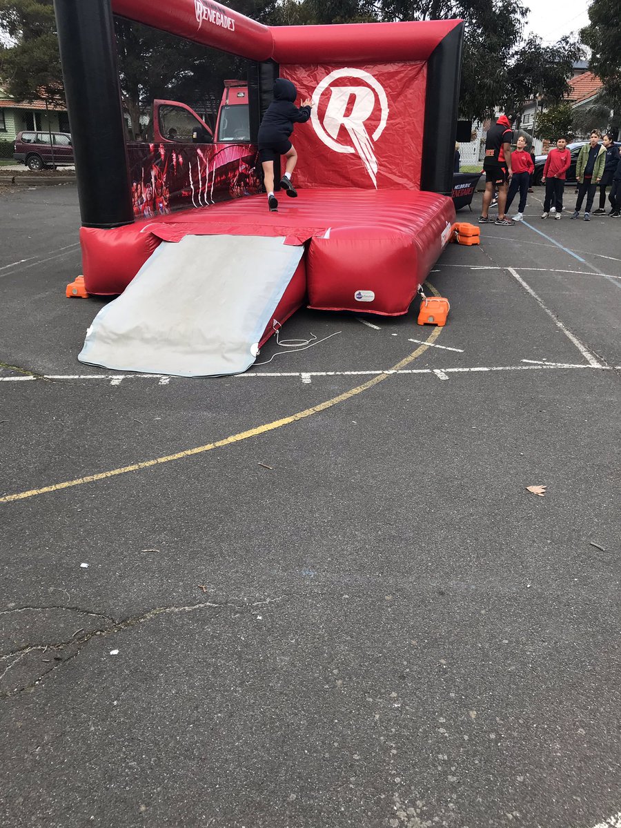 CV_Falcons's tweet photo. A great morning at Wales Street PS for Play Cricket Month. Kids enjoying taking a classic catch and a photo with BBL 08 @RenegadesBBL https://t.co/CJkCw4lYyB