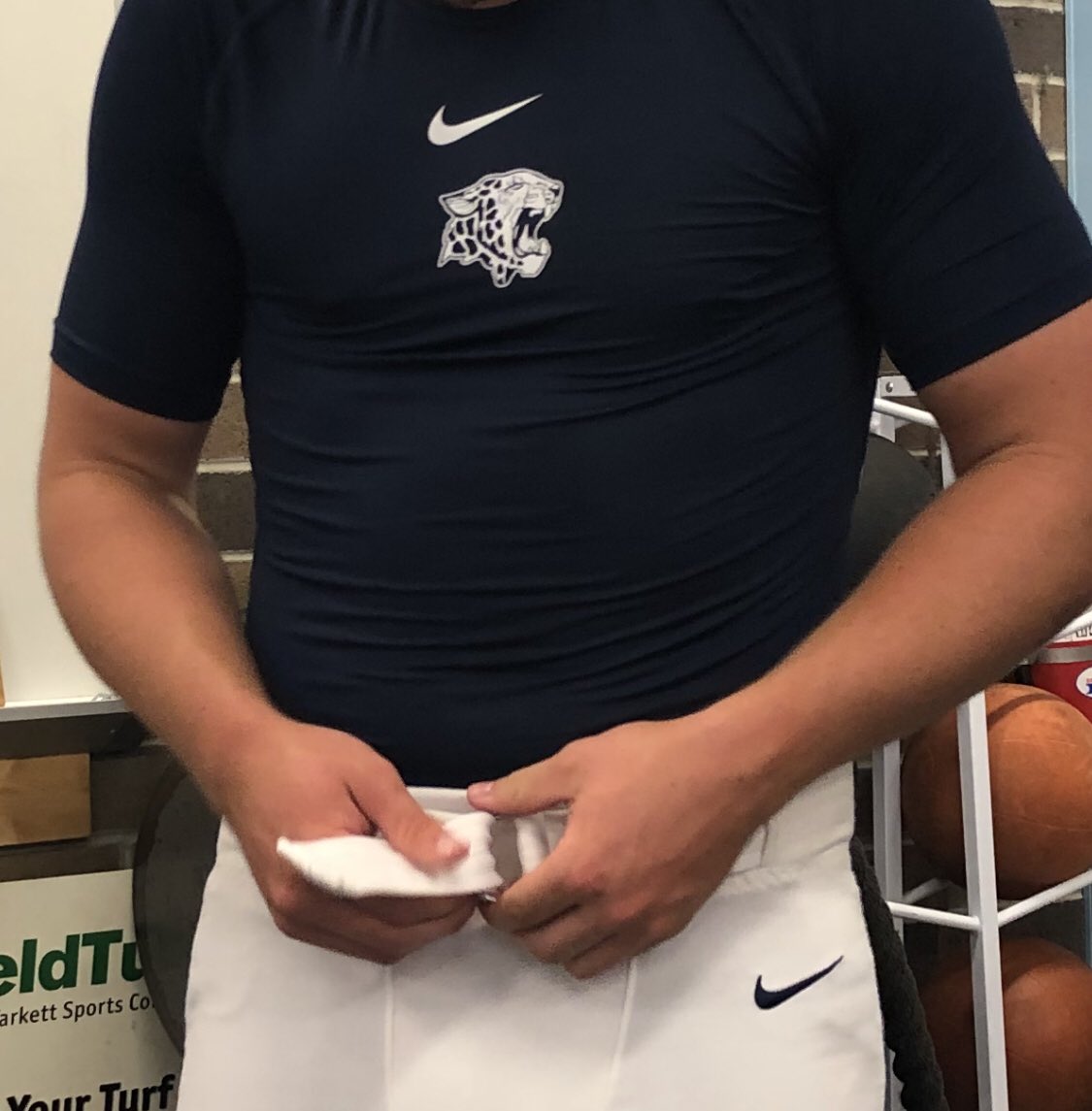 coachjoemosc's tweet image. Captains getting a first look at the @Nike #ProCombat #Team undershirt!!!! Special Thanks to Doc Thomas for coming through with the Big💧#TheChase #TheVille