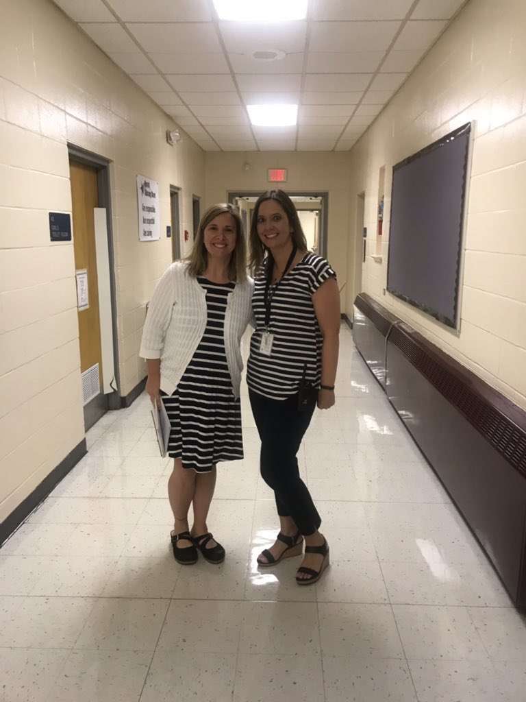BZarras's tweet photo. Sometimes you feel like wearing stripes! #twinning @AvonNovas https://t.co/ck33S0RHWJ