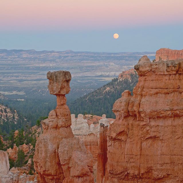 RT @Interior: Thor’s Hammer rising into the evening sky @BryceCanyonNPS #FindYourPark #Utah https://t.co/9OGbfGYTUV