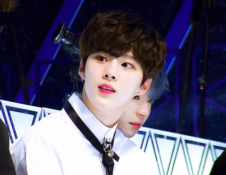prim2546's tweet photo. #X1_Debut #KIMWOOSEOK #X1 #김우석 #คิมอูซอก #QUANTUMLEAF #엑스원 🎉วันเดบิวท์🎉 วันแรกรัก สตั้นช็อตนี้ของอูซอกมาก สงสัยว่าคนนี้คือใคร จนต้องตามไปดู สุดท้ายก็ตกหลุมรักเธอมาก จะรักตลอดไปไม่ว่าเมื่อวาน วันนี้ หรือพรุ่งนี้ก็จะยิ่งรักมากขึ้นๆ 🌷🌼Let's walk on the flowery path 🌸🌹 https://t.co/pwzLChMHad
