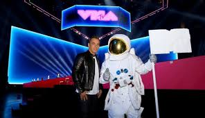 William50488199's tweet photo. 📺Watch MTV MVA Live Full Show

🏆Video Music Awards 

Live:: https://t.co/sFlUygjawJ

MTV VMAs 2019 Watch The 2019 MTV Video Music Awards Live.
📅 2019.02.26
📍Prudential Center, Newark, New Jersey, USA.
⏰ 7PM - 9PM

#MTVVMAs 
#VMAs2019 https://t.co/bNPIljAmzu