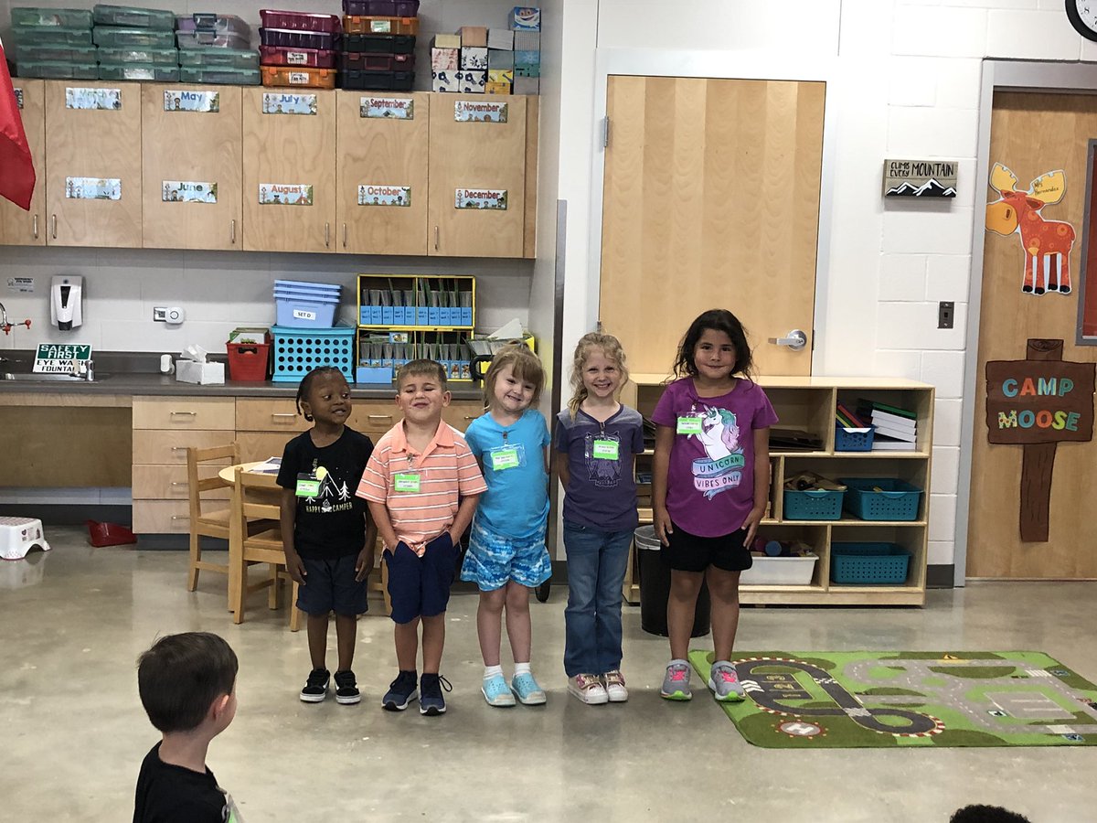 rgecampmoose's tweet photo. Kinder meaurement Monday. Shortest to tallest. Took them a few tries but they got it! #scucmath https://t.co/xSHHJaxweI