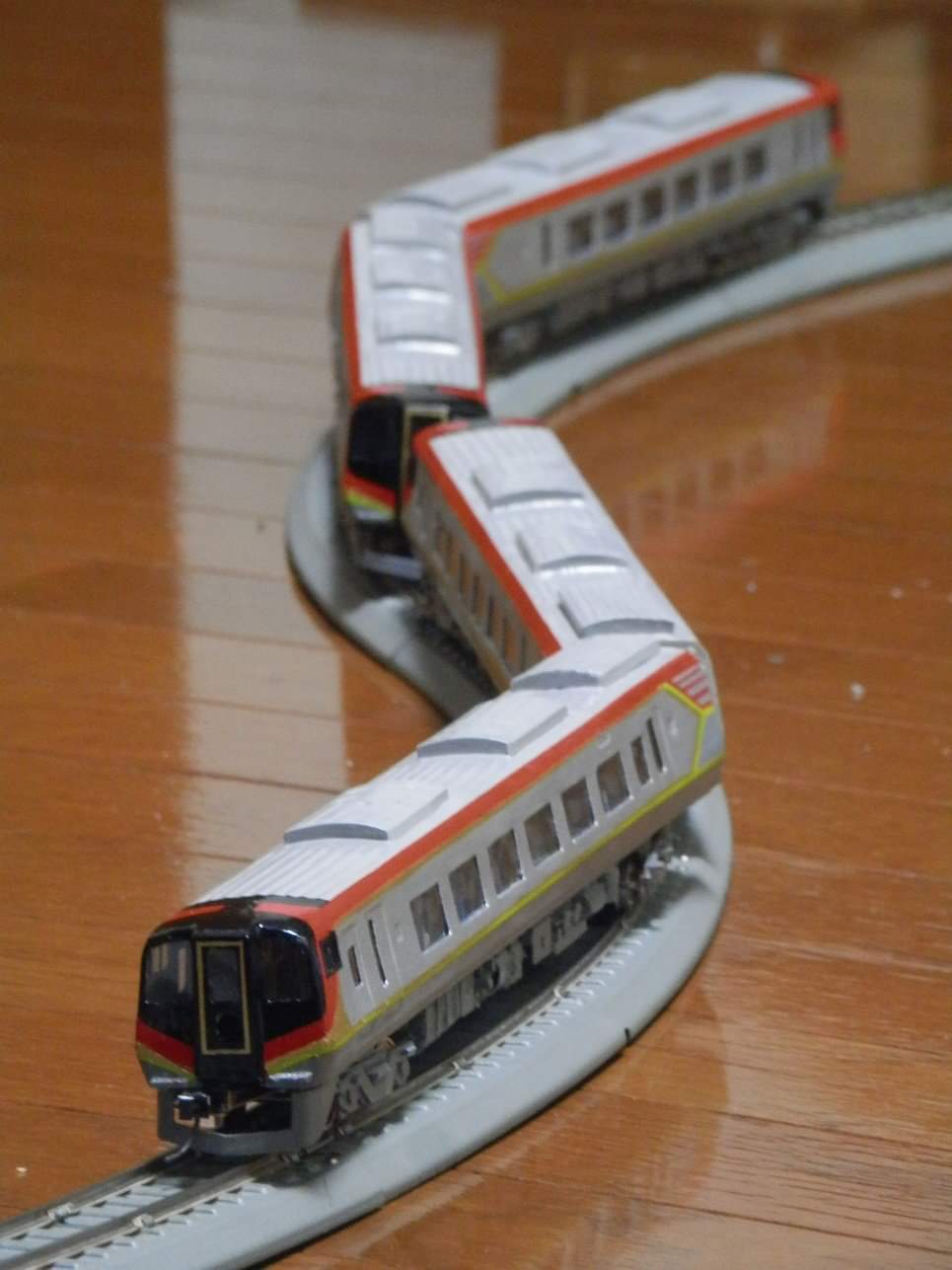 Nゲージ　2700系 JR 2700系特急ディーゼルカー増結セット｜製品情報｜製品検索