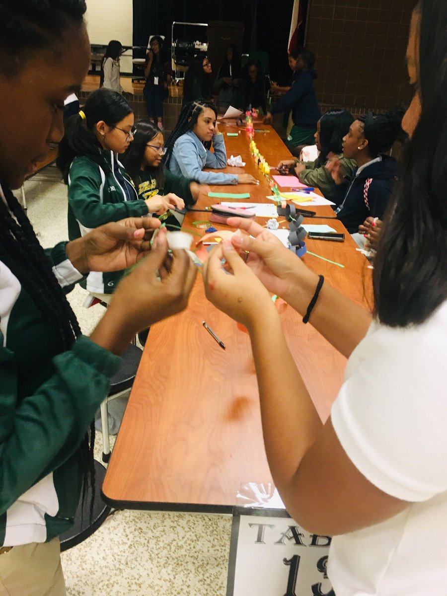 CIAAlbright's tweet photo. CIA @CIAAlbright @AlbrightMS @AliefISD_CIA @HCDE_CASE Warrior Club students kicked off the program today with some cool 😎 team building activities! Who can build the longest “Paper Chain” ⛓⛓and “Who are You”?!! ✍🏽🧐#CIAsharethesecret#WarriorClub# #Afterschoolprogramsmatter https://t.co/ngXd9jNOa3
