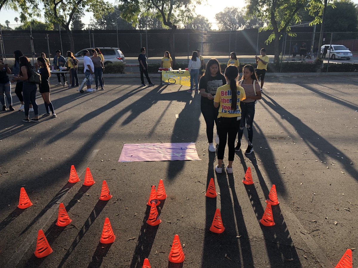 LSHS_link_crew's tweet photo. Freshman Tailgate went great 🦅 https://t.co/0UEtjIeQoB