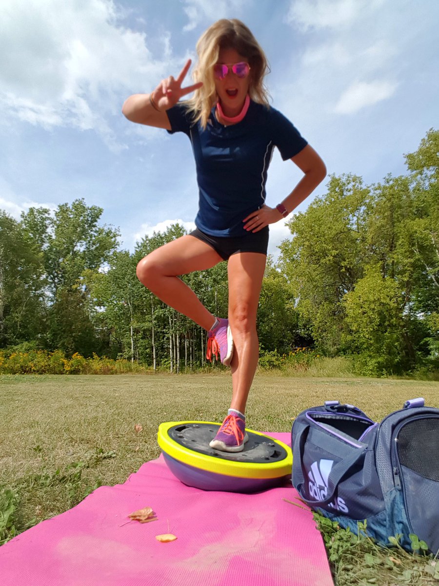 HeyItsMeMissJT's tweet image. Took the #BosuBall to the park for a play date. #WeHadFun #LifesASport #StorkStand #MedicineBallTwists #BosuSquats #PushUps #SidePlanks #BodyweightTraining #Balance #Strength #Stability #OutdoorFitness ☀️🍂💜✌🏼🌳