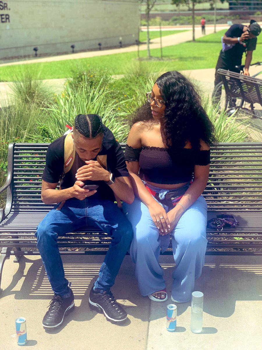 THEDJMAXB's tweet image. Last first day of undergrad ft. my best friend @Piinkmelanin #roadtograduation #pv19 #engineering #DJMAXB #legendsinthemaking