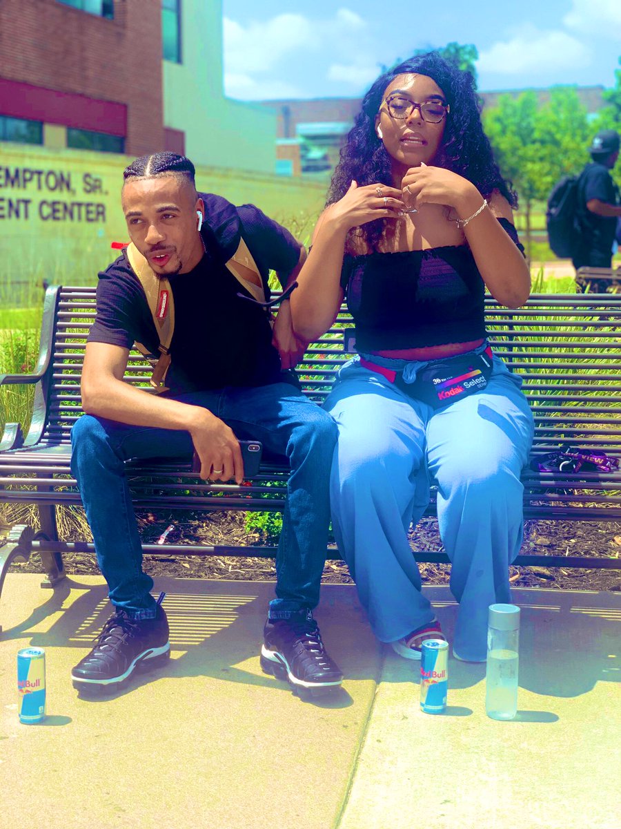 THEDJMAXB's tweet image. Last first day of undergrad ft. my best friend @Piinkmelanin #roadtograduation #pv19 #engineering #DJMAXB #legendsinthemaking