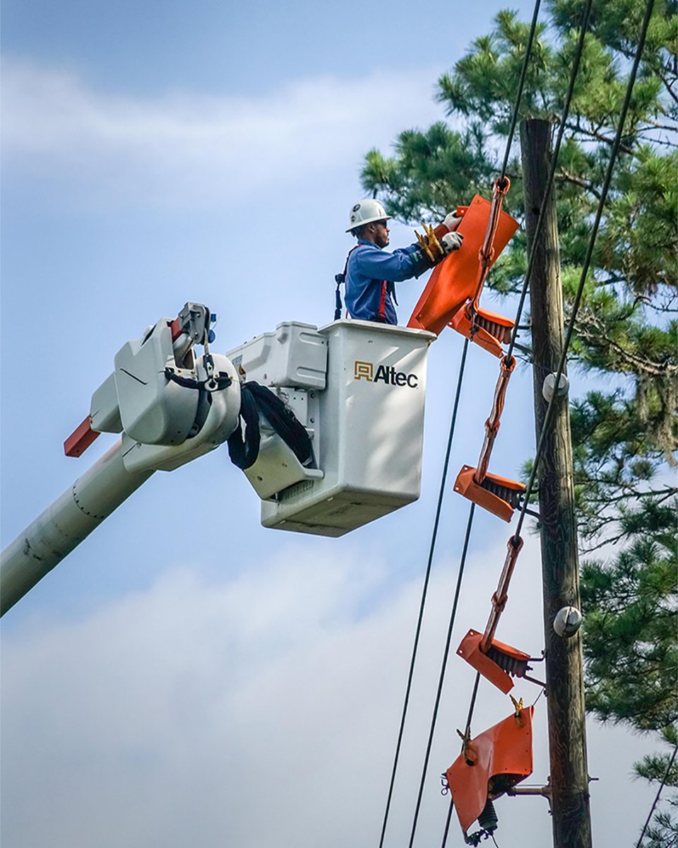 It's Florida #LineworkerAppreciationDay! Send a note of appreciation to our local linemen who proudly serve our community! #ThankALineman  #BuildingStrongCommunities #FLPublicPower