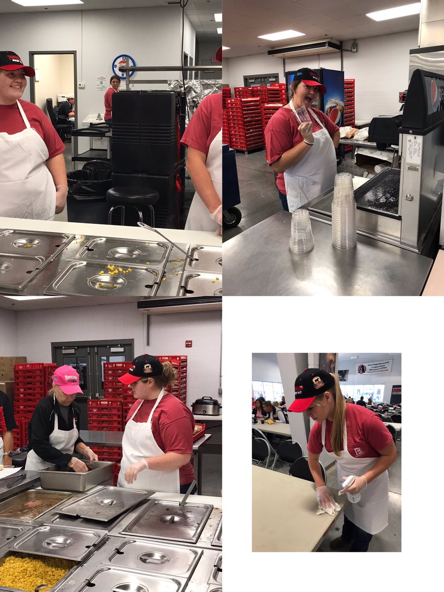 UNLBlock_Bridle's tweet photo. Last Saturday a handful of members had the opportunity to work in the NEbraska Cattlemen Beef Pit. 🥩🍴🌽It was an awesome opportunity to network and represent UNL at the State Fair in Grand Island #nebraskacattlemen #NEStateFair #UNLcasnr https://t.co/mdRx4bi5km