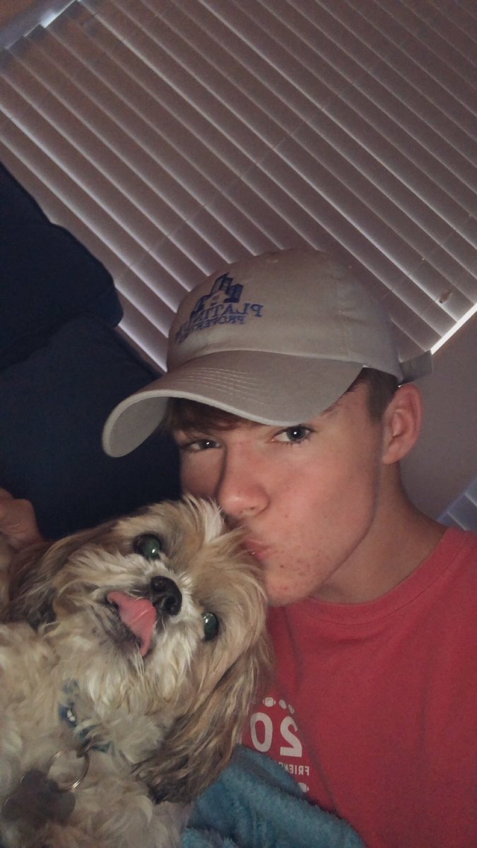 kasper_bendixen's tweet photo. Today is Willis’s 9th Birthday and he is still very small 🎁🎉 https://t.co/RJCAoFPiB6