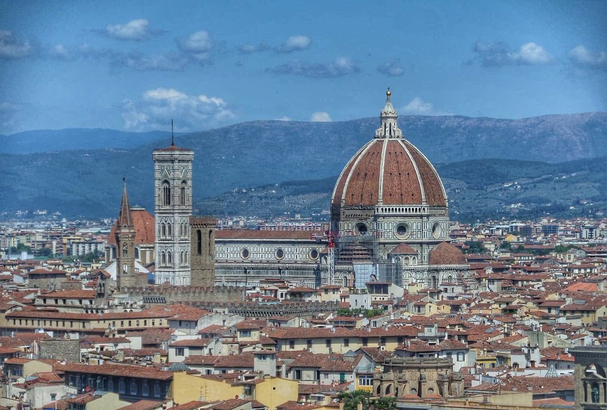 webringtourists's tweet photo. Did you know that #Tuscany, along with #Venice and #Trento, is the most popular region for tourists in #Italy? https://t.co/lBjFL0fjKM https://t.co/zF9GDg8wNY