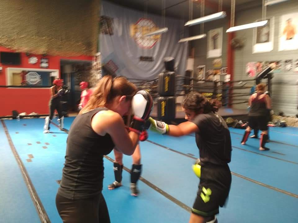 miss_dynamite34's tweet photo. 🙋‍♀️Une belle journée sportive entre filles avec de la technique, du physique, du pao et même de petits assauts à thème... Impossible de s'ennuyer au stage féminin! 

Le femme, point central de cette journée bien remplie! 

#girlpower https://t.co/nM0skyiceb