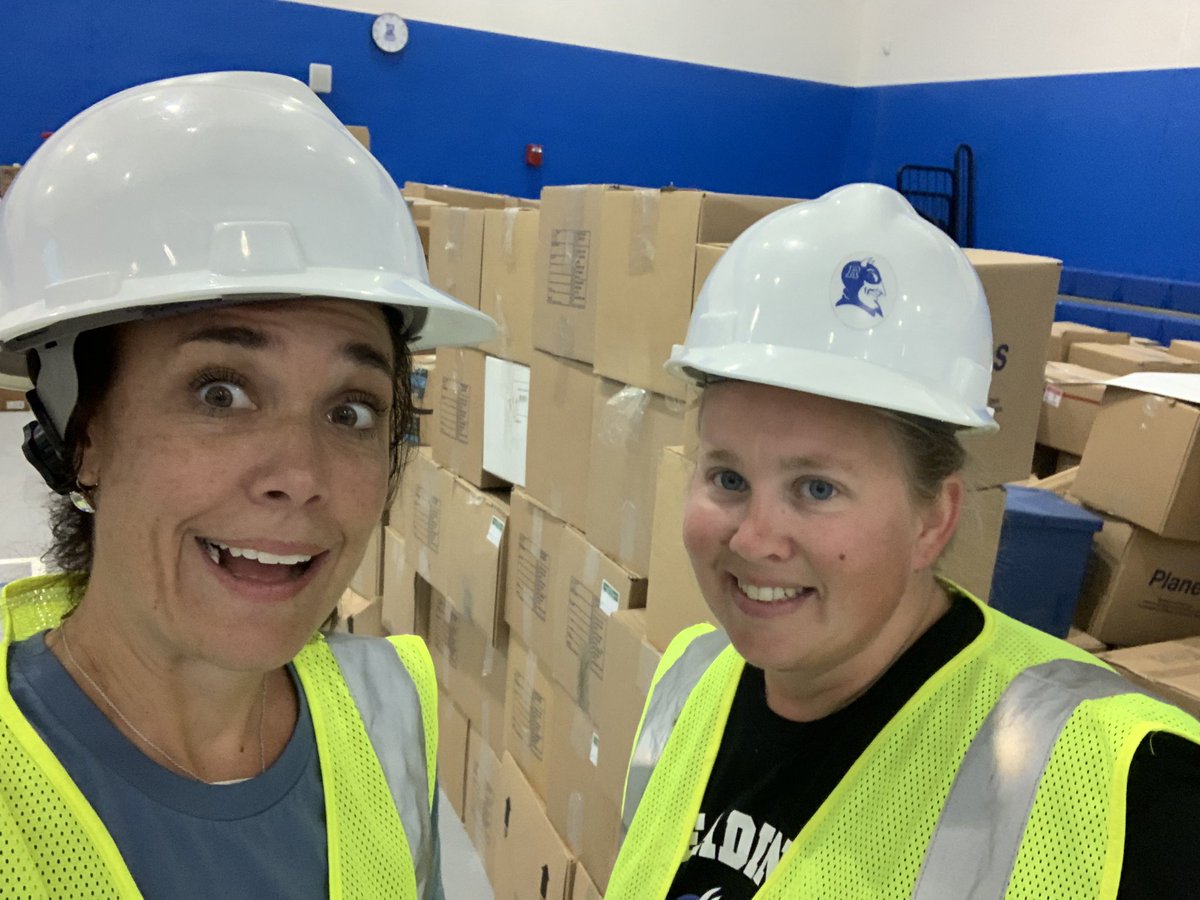 JZreads's tweet image. Treasurer and Reading Specialist moving boxes!  #teameffort #readingelementary #readingprimary