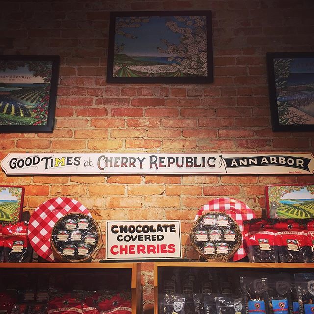 RoanParrish's tweet photo. michigan cherries for daniel mulligan in IN THE MIDDLE OF SOMEWHERE! 
#cherryrepublic #michigancherries #sourcherries #michigan #inthemiddleofsomewhere #roanparrish https://t.co/sTQPadk11A