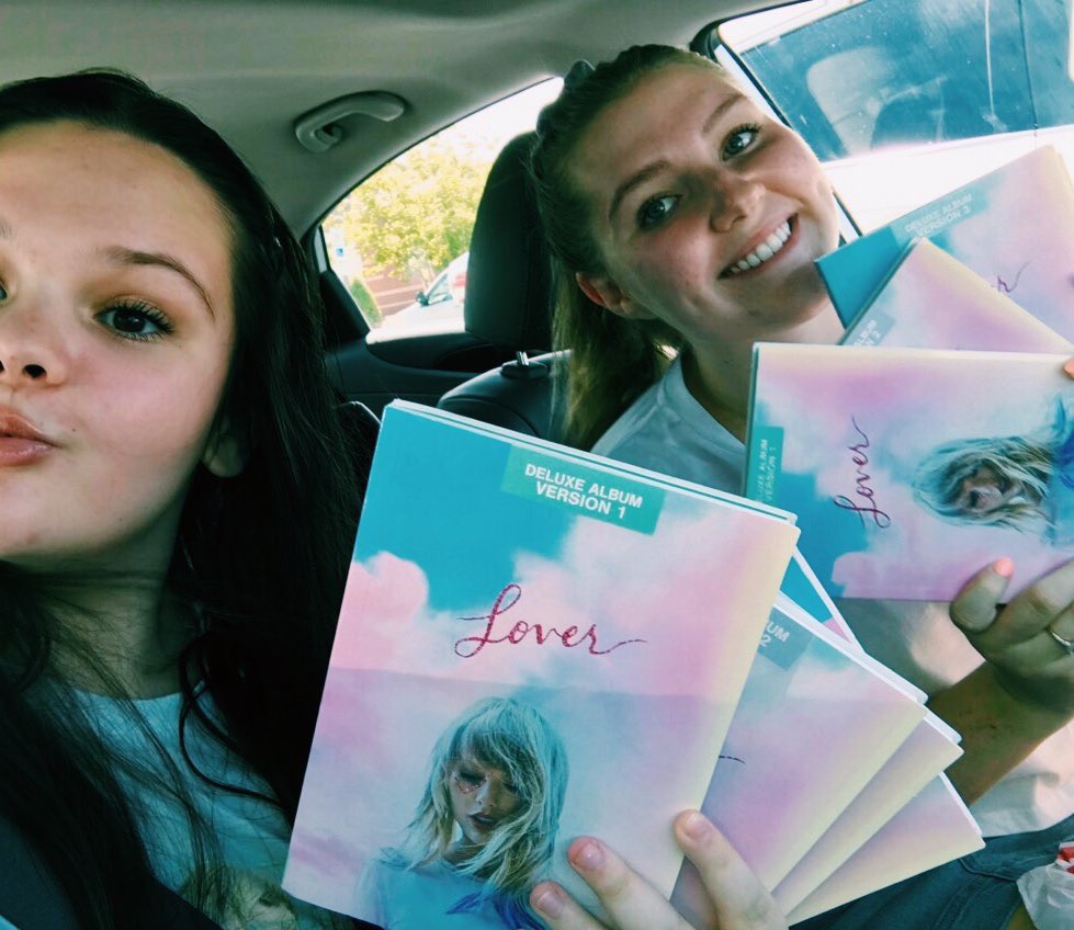 Taylor Swift tweet media