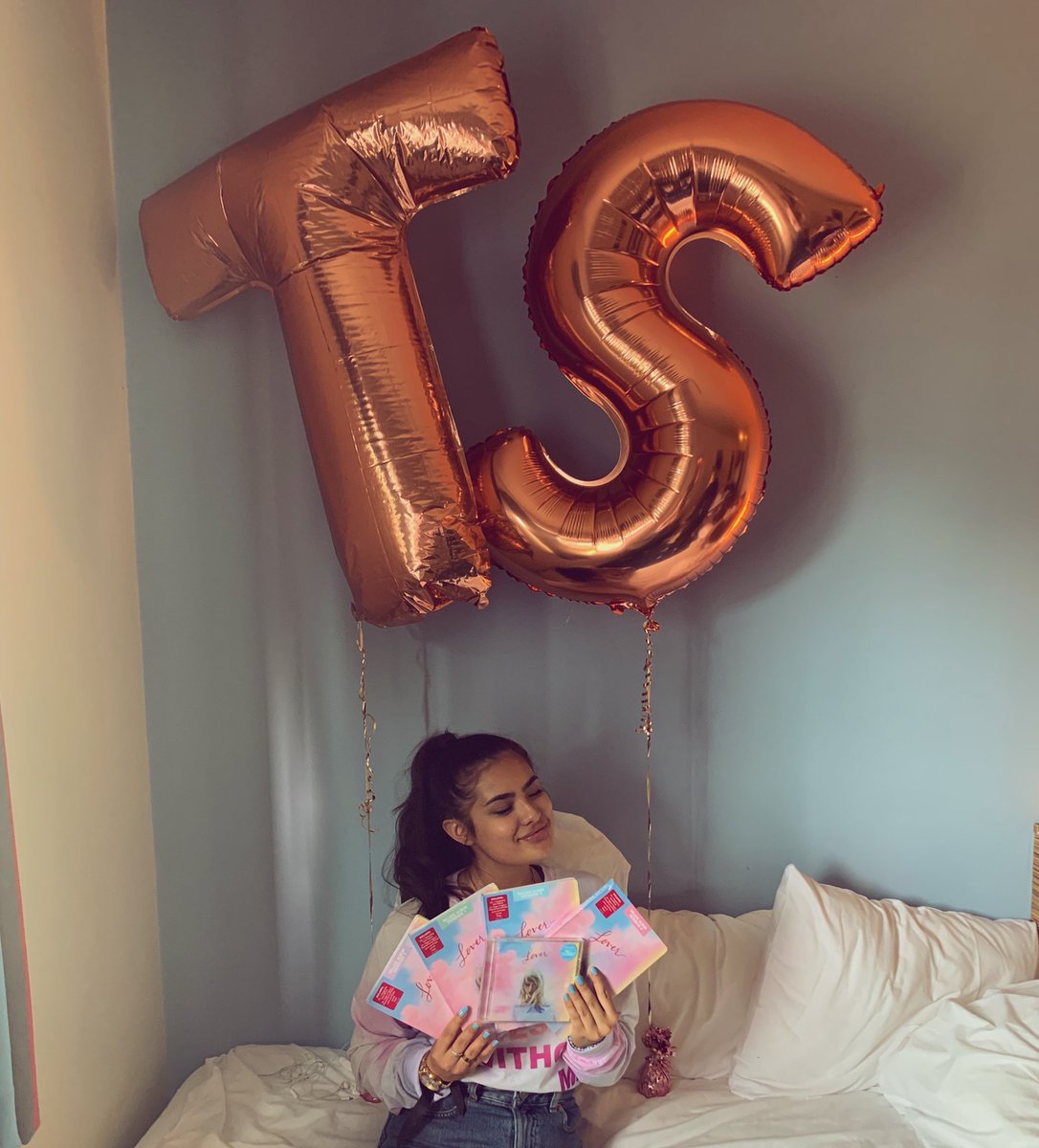 Taylor Swift tweet media