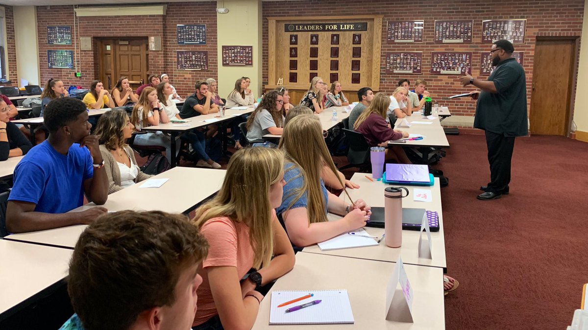 DGaken's tweet photo. Excited that our newest cohort of Leader Advancement Scholarship is finally on campus!  

I’m glad you’re here, and I’m proud you’re part of @CMU_Leadership! https://t.co/61d5muxPdg