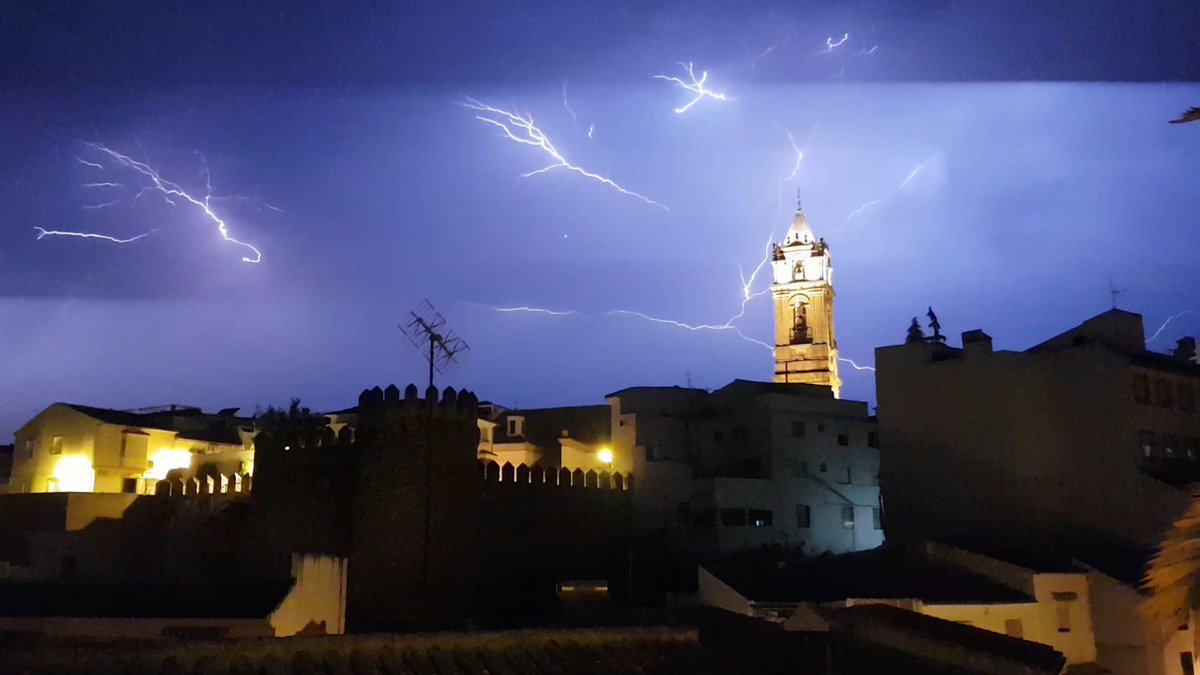 milloneti10's tweet photo. Tormenta en Cabra.
@tiempobrasero @antena3com @ElTiempoes https://t.co/X2P5aYrIhl