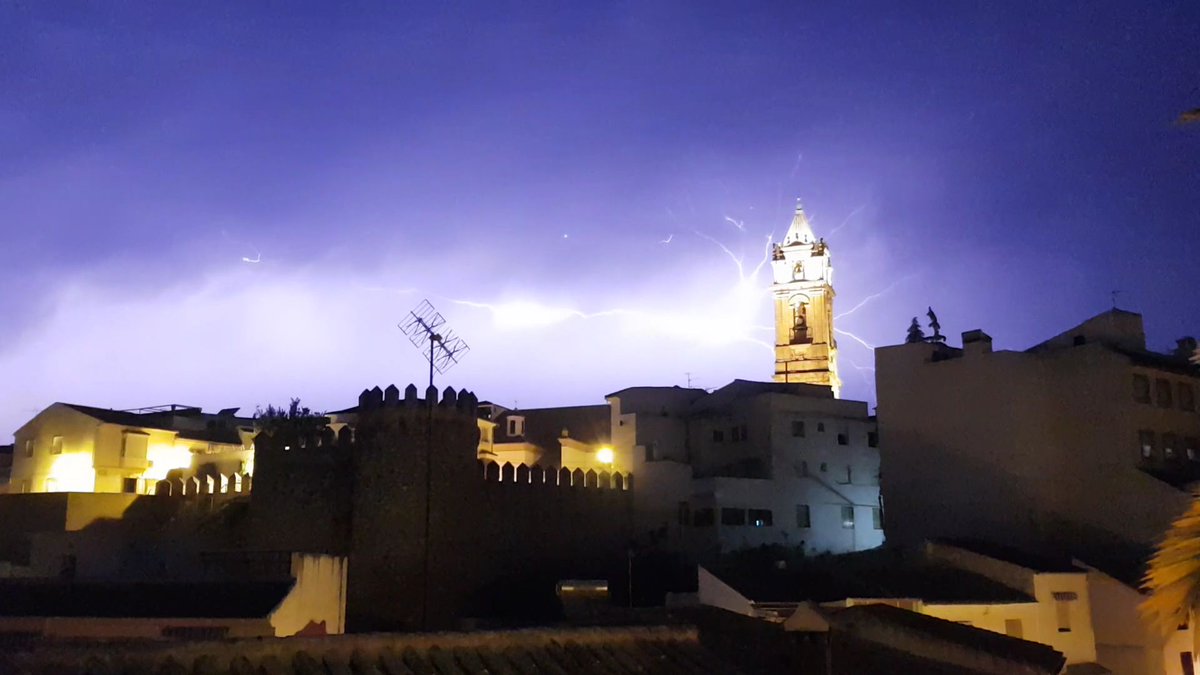 milloneti10's tweet photo. Tormenta en Cabra.
@tiempobrasero @antena3com @ElTiempoes https://t.co/X2P5aYrIhl
