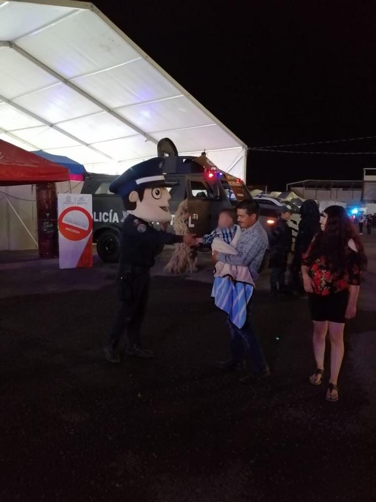 SSP_Zac's tweet photo. En el módulo de #ProximidadSocial y Construcción de Paz de la #PEP que fue instalado en la #FENAFRE, participa la #UnidadMedica a fin de fomentar el acercamiento con la sociedad y brindar apoyo médico. https://t.co/0Iym25h89l
