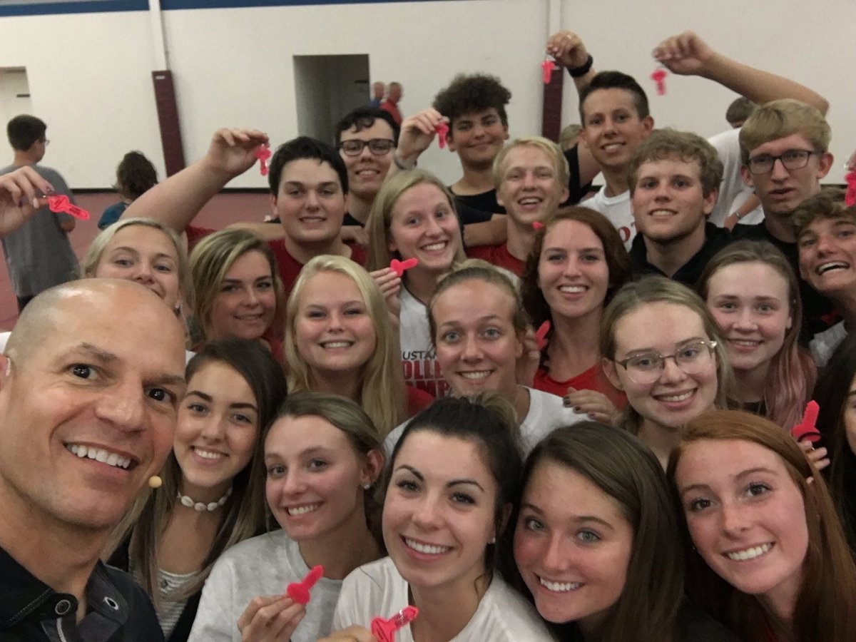 HearTedTalk's tweet photo. Another great day w/ 1 of my favorite &amp; longest tenured schools - Edgewood High School! It is always an honor to get to present my leadership workshop to these students! They are respectful, attentive and highly competitive!  See you in ‘20!  #IFeelGreat #Clumps #KeysToLeadership https://t.co/KtNSTUskBK