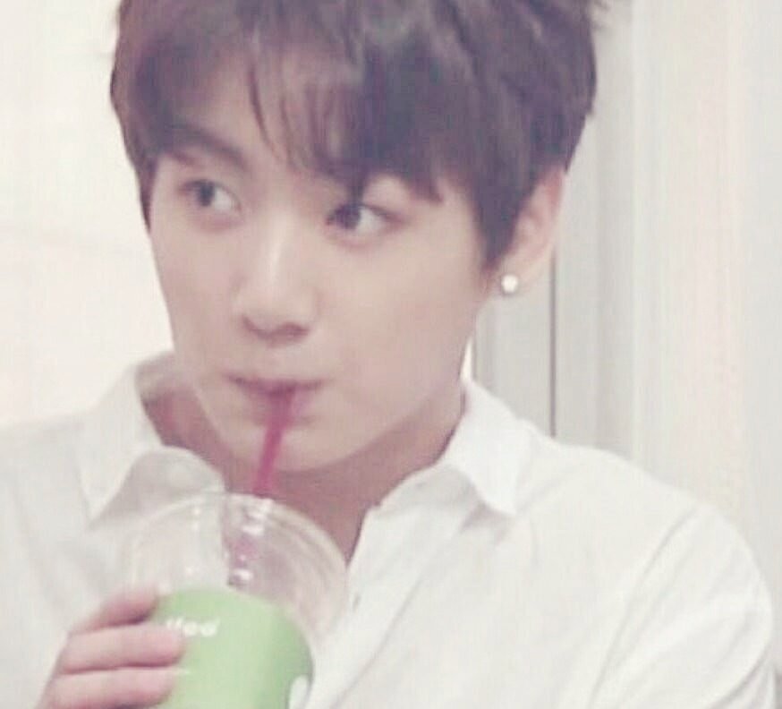 K00KMIMIBF's tweet photo. [JIKOOK/ KOOMIN AU]🔞🔞🔞

┏━━━━━°❀•°:🌟:°•❀°━━━━━┓
 .:°~~🌷Prᥱss tᥙrbo ρᥣᥱᥲsᥱ~

J.M se compró un vibrador que se controla por Bluetooth mediante una app en su teléfono, pero su vecino de arriba captó la señal primero.

#Jikook #Kookmin #Au https://t.co/nPCIA01g1r