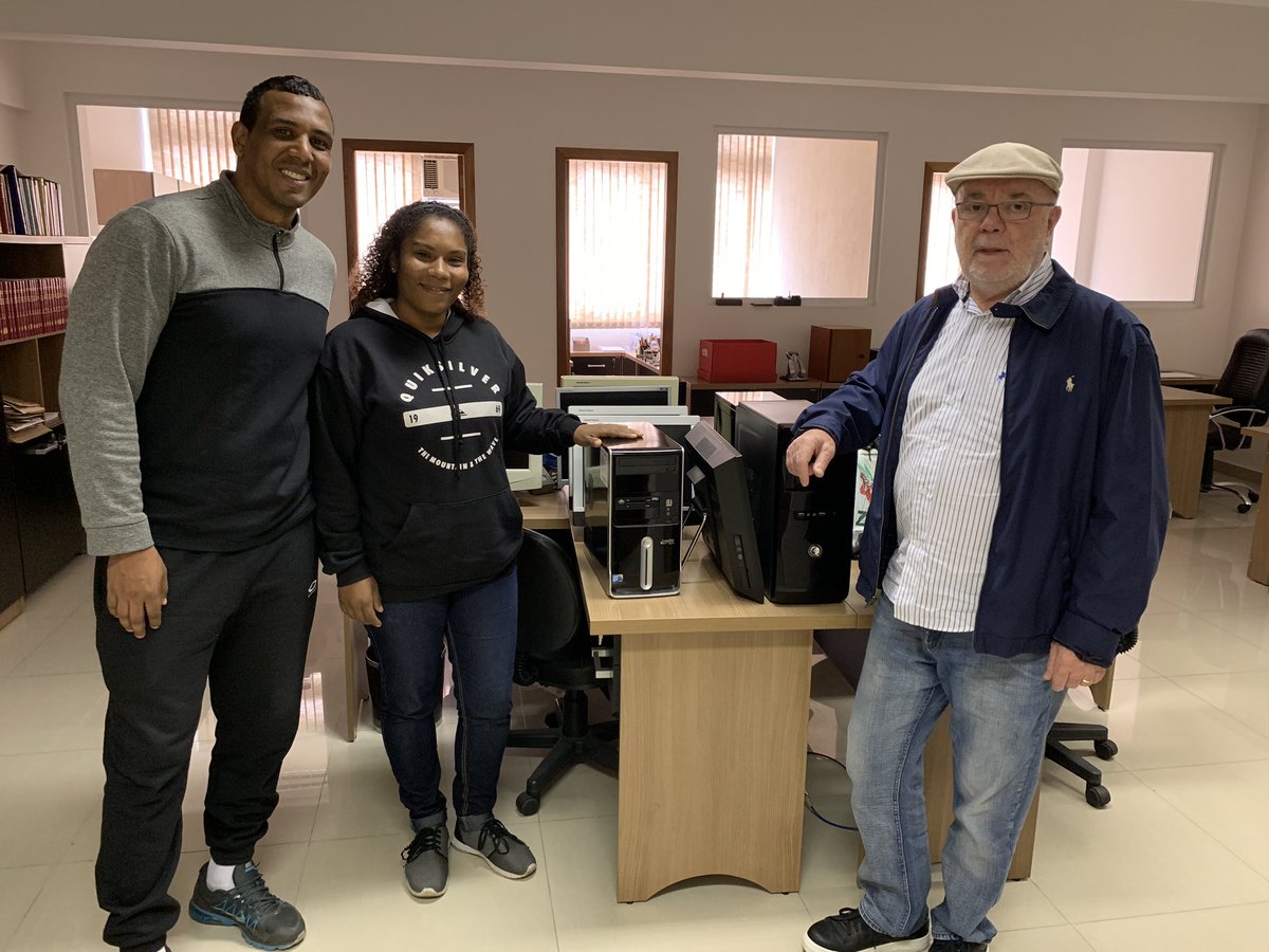 AFSarmento's tweet photo. Promova a inclusão. Doação de computadores para Tinga Reciclagem Digital. @priscilaaquilasvidal https://t.co/Sv5bab1h7A