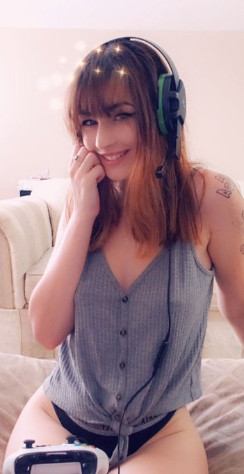 🎥Recording a Gamer Girl masturbation show🎥  🎮What are you binge playing rn?🎮 I still fucks with BF4.<a href="/tag/suicidegirls"class="tags"><span>#suicidegirls</span></a><a href="/tag/mfcgirls"class="tags"><span>#mfcgirls</span></a><a href="/tag/creepstreet"class="tags"><span>#creepstreet</span></a>