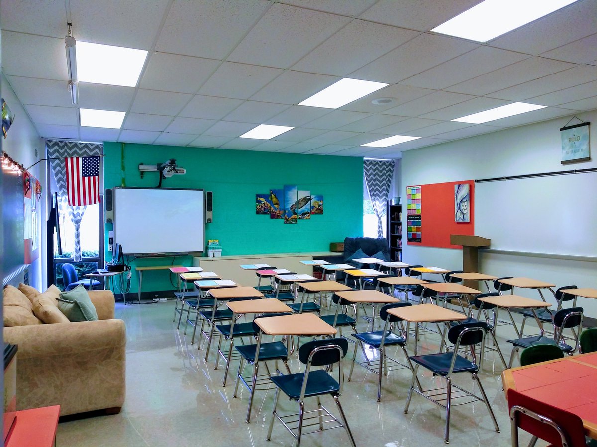 TeamFearless12's tweet photo. Welcome to B101! 
📝 Ms. Schuler's classroom is all ready for students! #TeamFearless #FirstDayOfSchool #BackToSchool2019 https://t.co/cmV6t6lrww