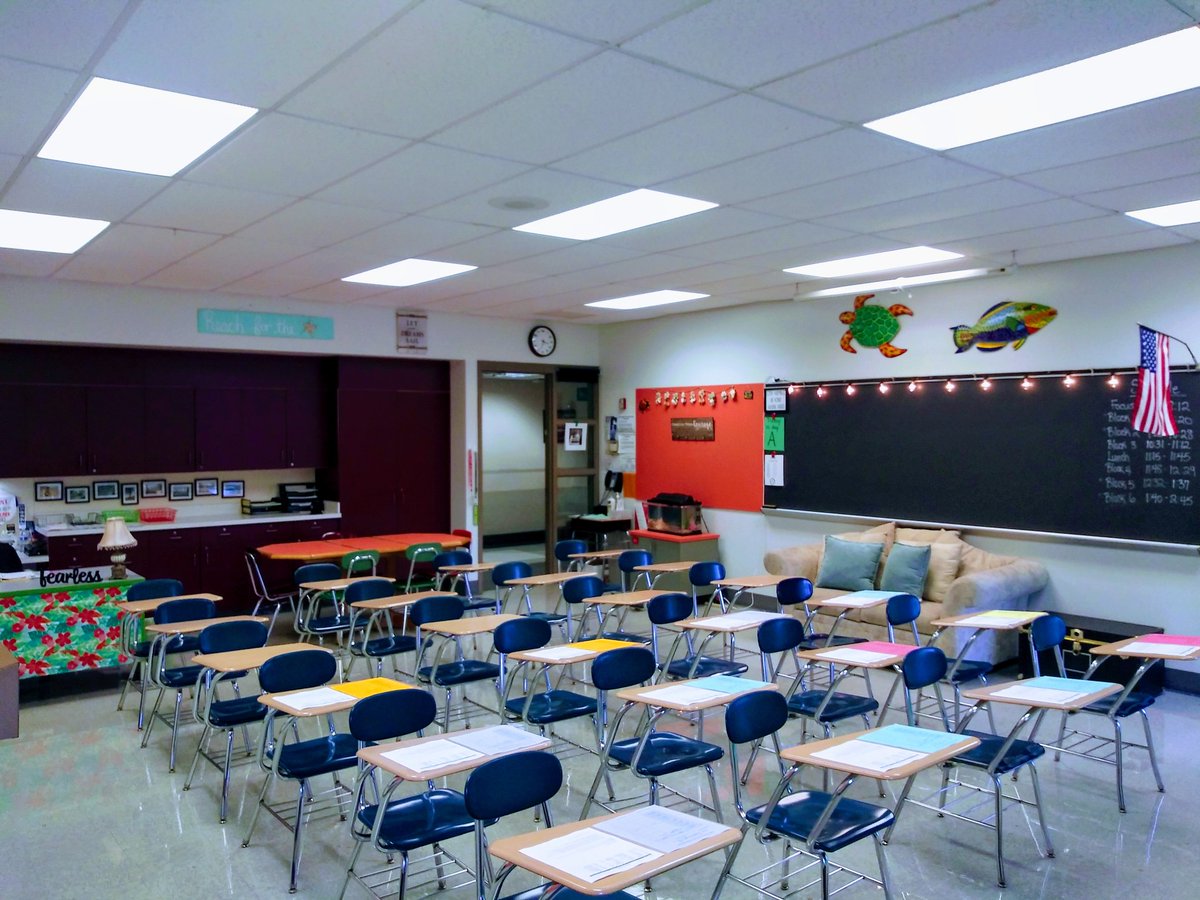 TeamFearless12's tweet photo. Welcome to B101! 
📝 Ms. Schuler's classroom is all ready for students! #TeamFearless #FirstDayOfSchool #BackToSchool2019 https://t.co/cmV6t6lrww