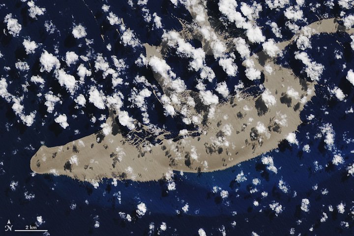 NASA_Landsat's tweet photo. A Raft of Rock: Volcanoes have a lot of dramatic ways to announce their presence. One of the more subtle and rarely observed displays is the pumice raft... via @NASAEarth #Landsat @USGSLandsat
#floatingrocks
https://t.co/gaibdkJMEh https://t.co/rxQZi1xpv8