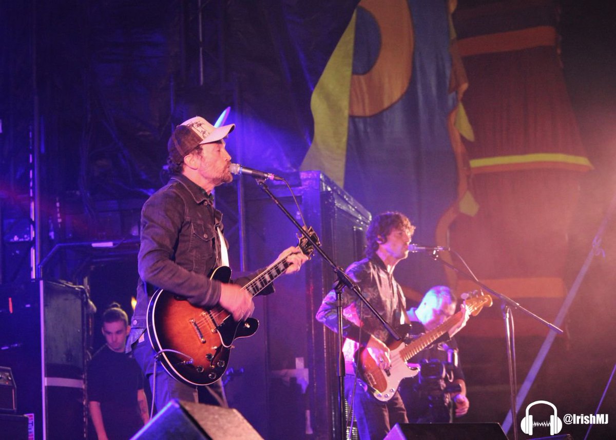 irishmusicparty's tweet photo. The last act of the first day of @TPFFest was some band called @TheStunningBand Yeah... never heard of them also 😉
What an absolute stormer of a set. Absolutely brilliant!
#irishmusicparty https://t.co/ZcDPdpNzy3
