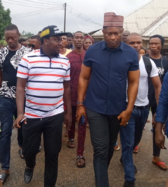 AKalabari's tweet photo. One man who have affected lives of both  the poor and less privileged in the society is Engr.Tein Jack-rich the CEO/MD of BELEMA OIL PRODUCING LIMITED.He has helped the needy and  put smiles on the faces of  millions. https://t.co/R5sbak8za8