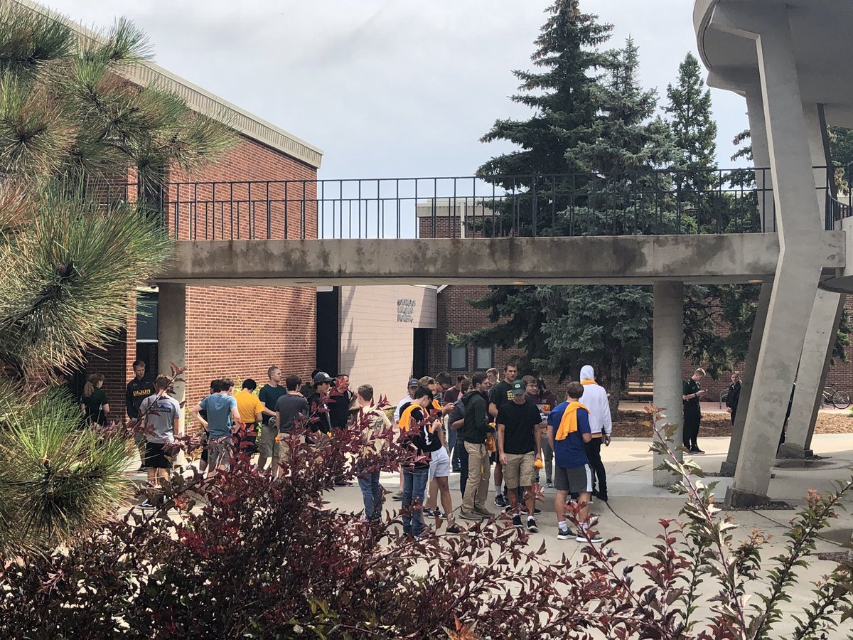 NDSUEngineering's tweet image. What a great day welcoming a new herd to the College of Engineering! 🤘💚💛💚🤘

#HelloGreenAndYellow
#GoBisonEngineering