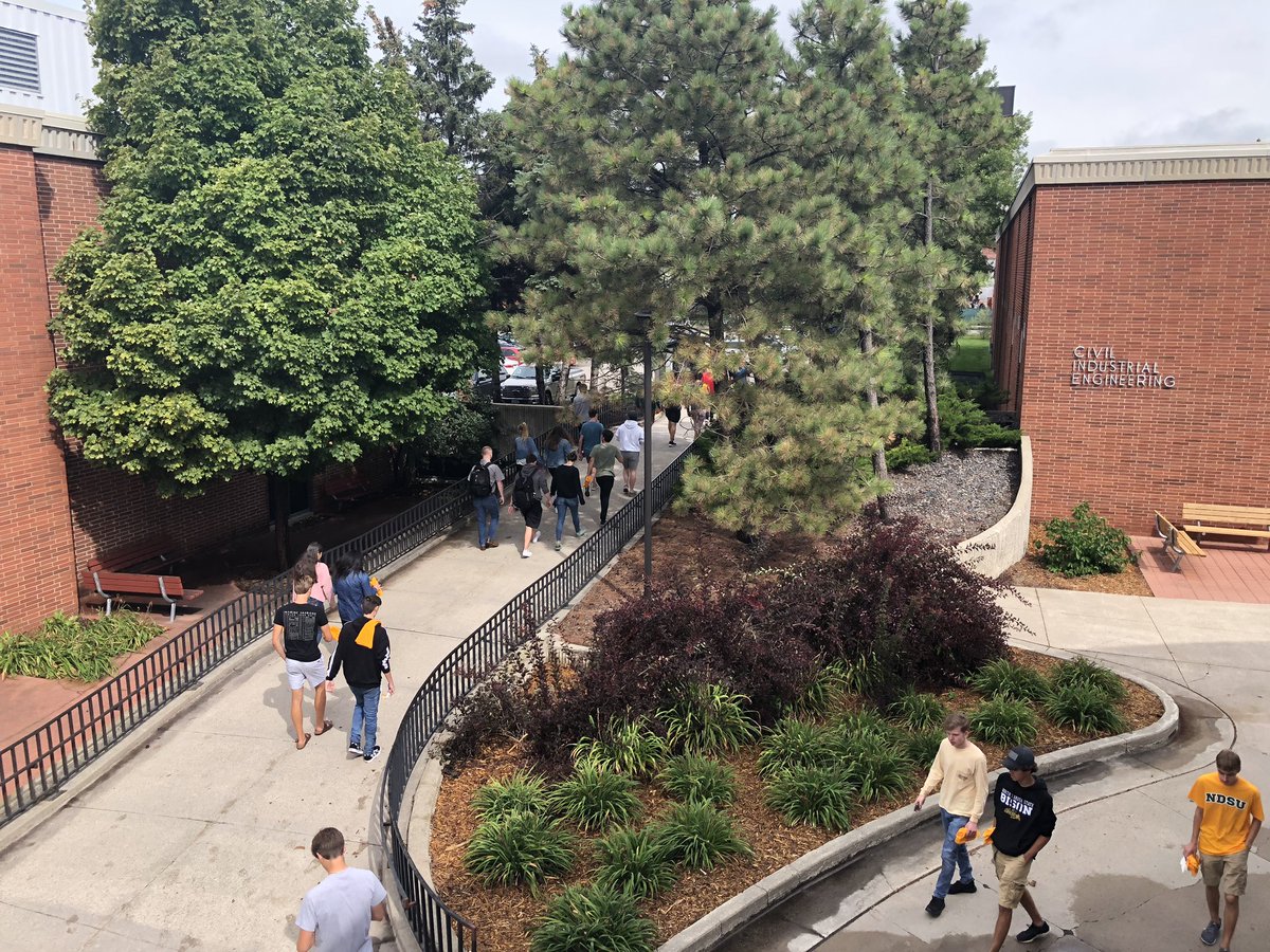 NDSUEngineering's tweet image. What a great day welcoming a new herd to the College of Engineering! 🤘💚💛💚🤘

#HelloGreenAndYellow
#GoBisonEngineering