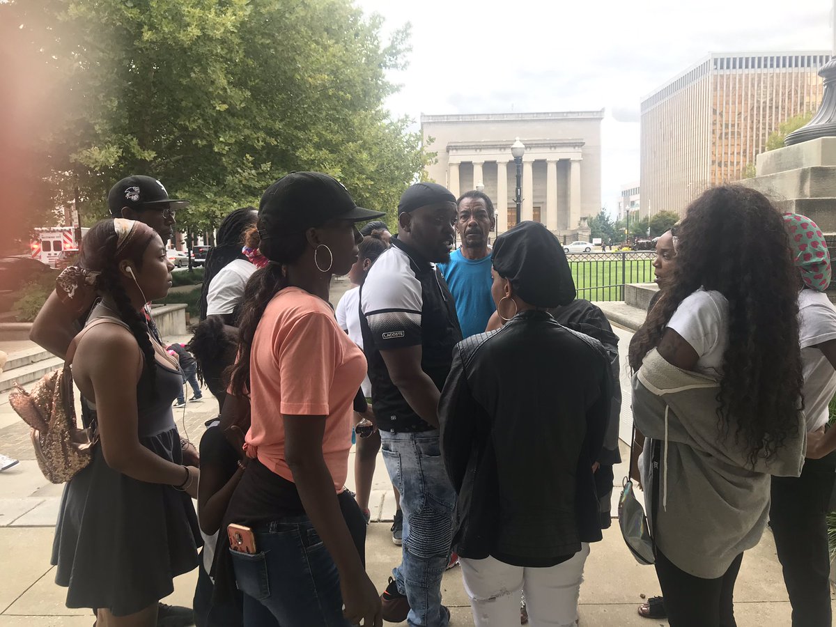 KaiWBAL's tweet photo. Devante Jonesโ family gathered outside City Hall. Police say an off-duty school police officer and a retired corrections officer shot and killed him Saturday night. Police say Jones was trying to rob the officers. Jonesโ family disputes that. @wbaltv11 #wbal https://t.co/ySEdXkDM39
