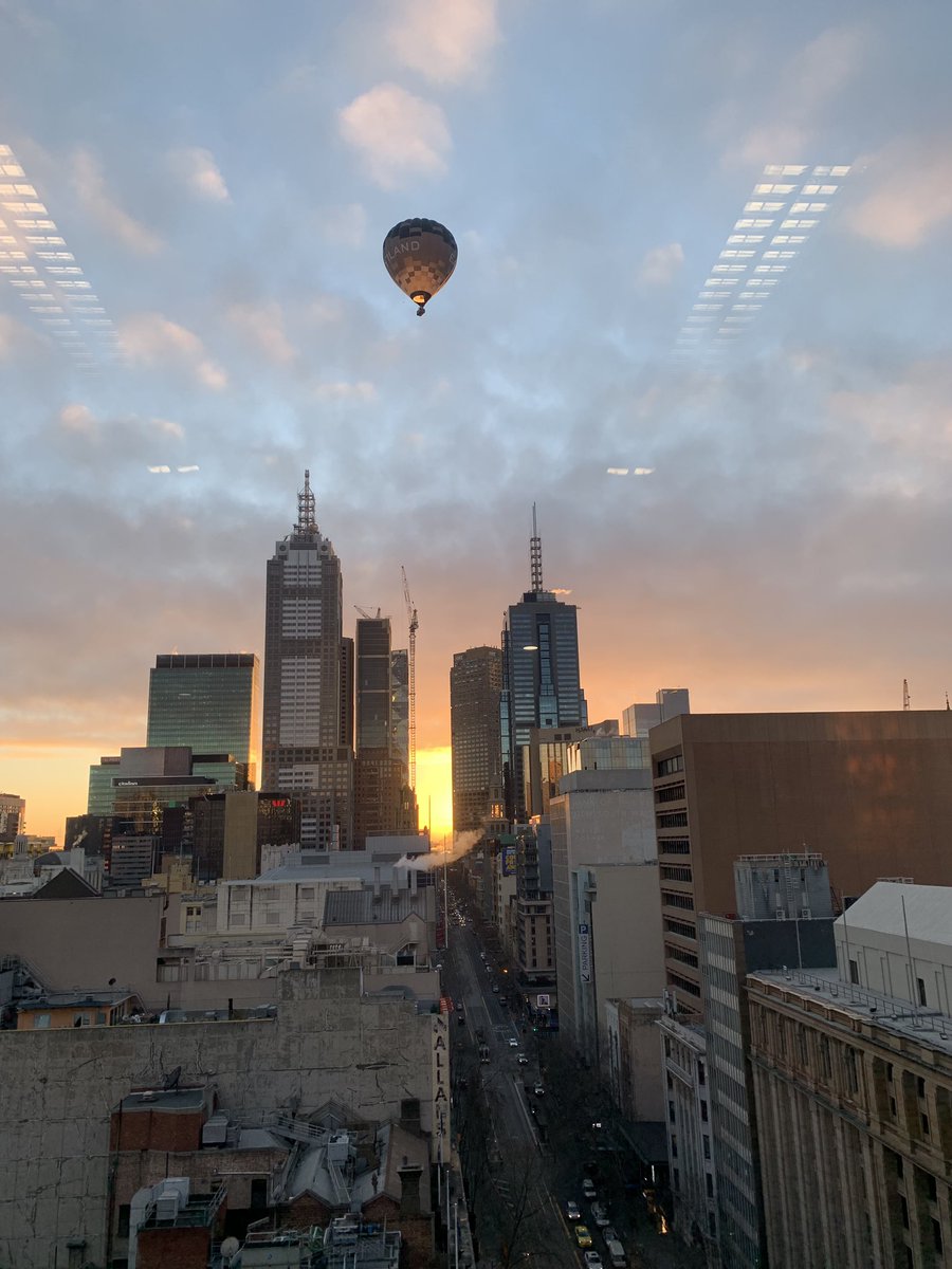 David_S_Dowling's tweet photo. For all the bother that working in the CBD some days it is definitely worth it #CollinsSt https://t.co/FRrdvtpuCI