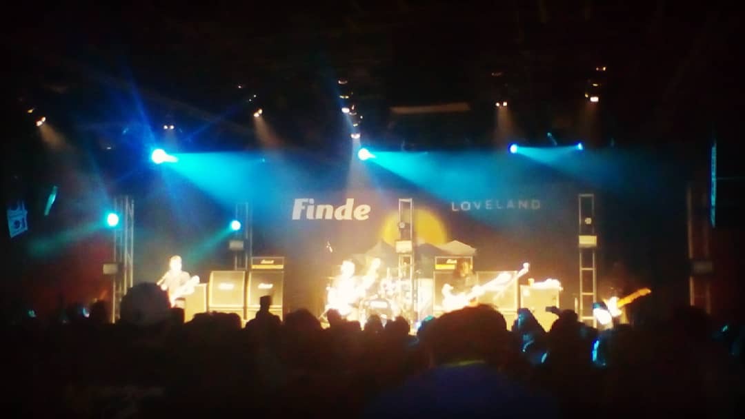 Regresando a esos años en los que era feliz y no lo sabía, gracias por la noche de ayer <a href="/FindeBand/">Finde</a> 🤘