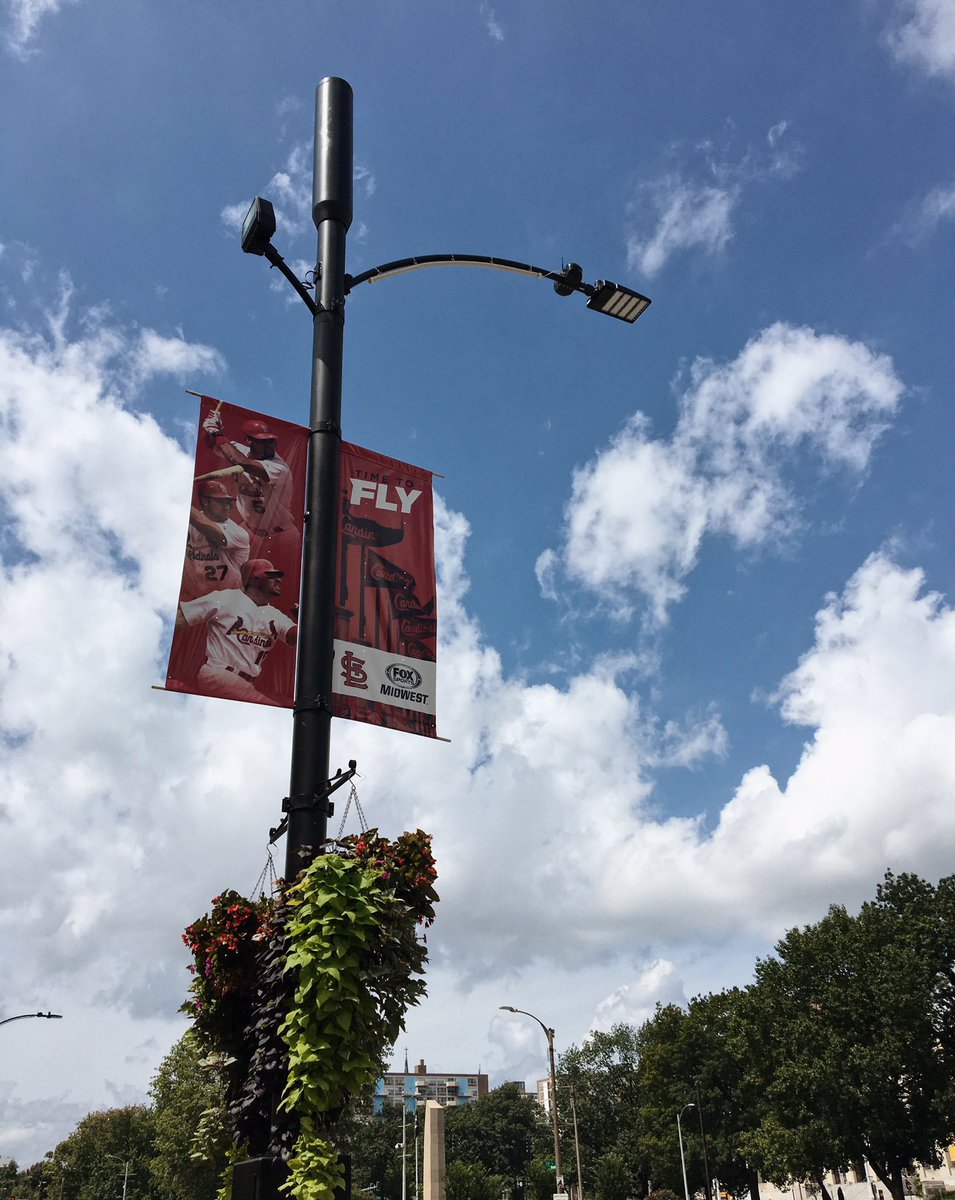 ScottOgilvieSTL's tweet image. This new street light pole outside of City Hall is 5G small cell enabled. 5G service requires a greater number of smaller cell receivers, some of which will be integrated into light &amp;amp; utility poles. What do you think of the aesthetics?