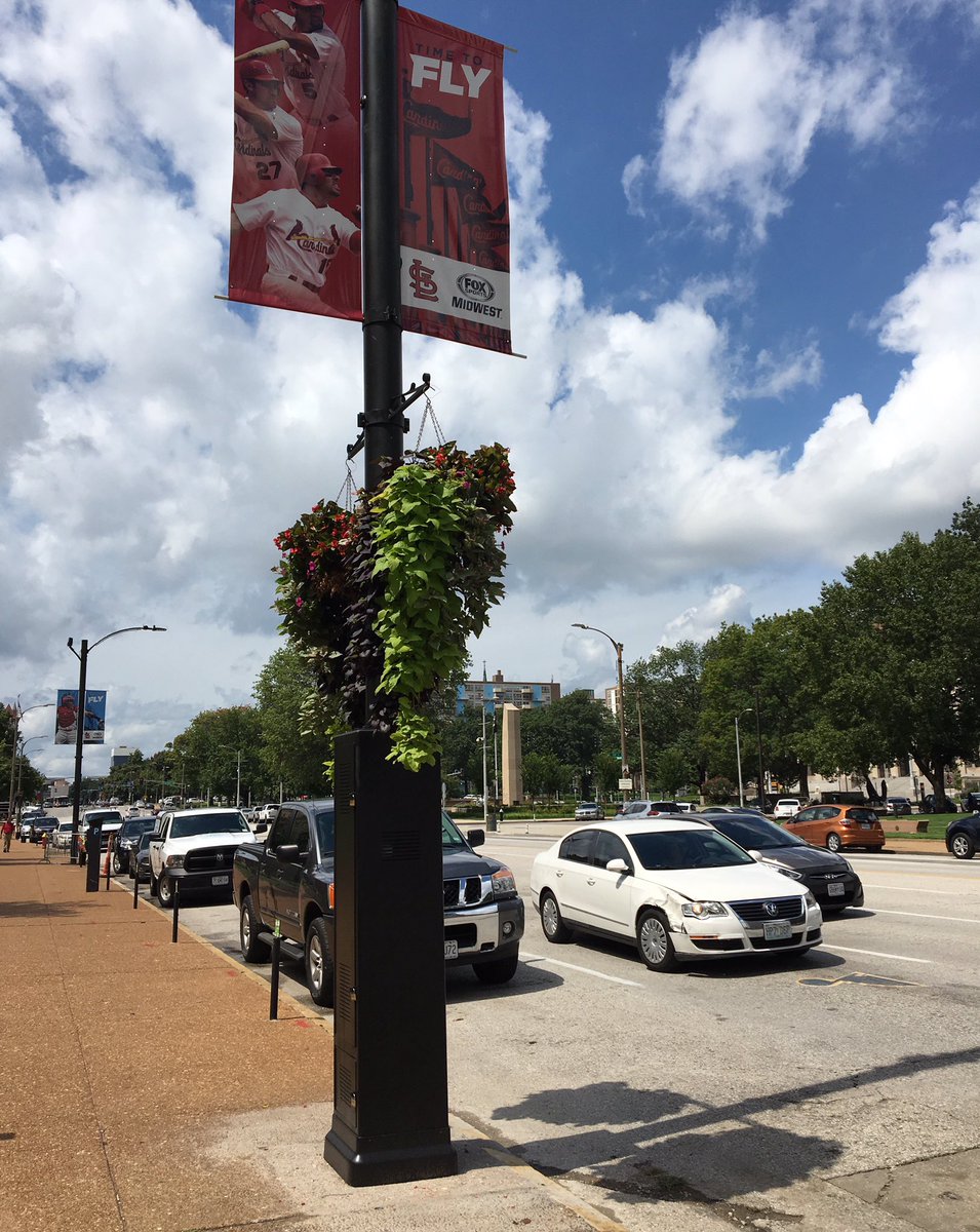 ScottOgilvieSTL's tweet image. This new street light pole outside of City Hall is 5G small cell enabled. 5G service requires a greater number of smaller cell receivers, some of which will be integrated into light &amp;amp; utility poles. What do you think of the aesthetics?