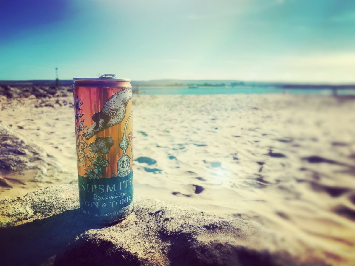 Shellybot4's tweet photo. #beachlife #BankHolidayMonday #readytosip @sipsmith https://t.co/WnRpkibscd
