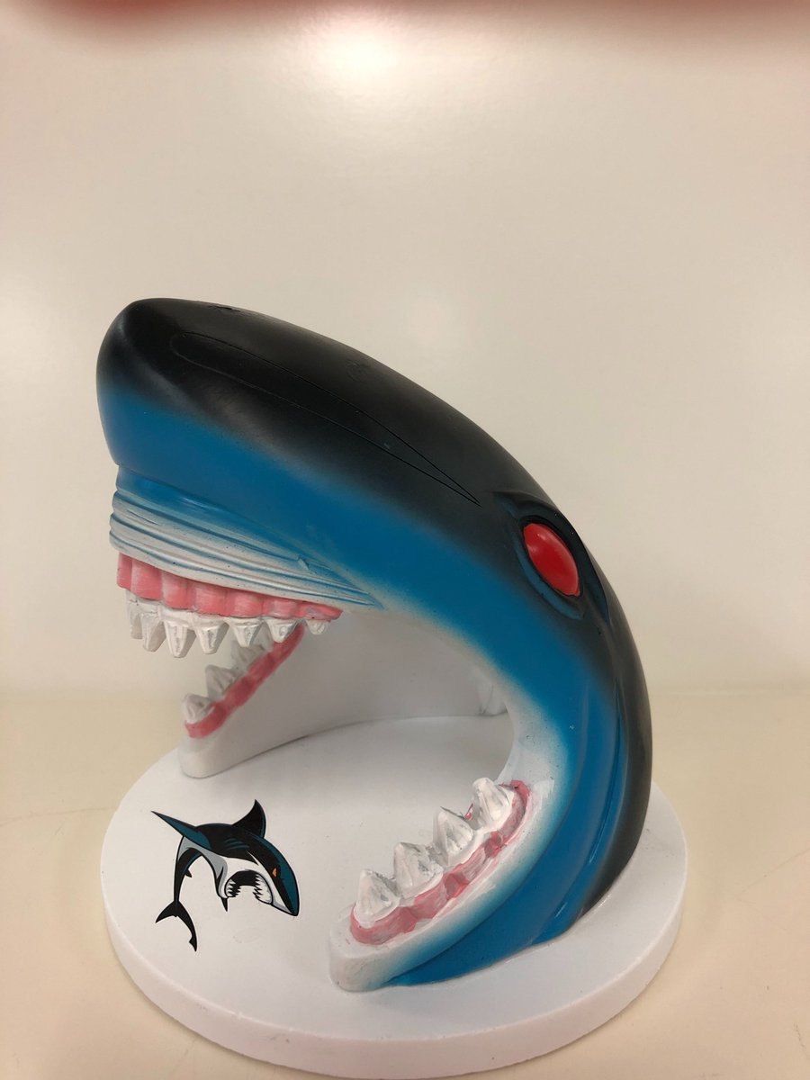 NHLMedia's tweet image. RETWEET for your chance at this replica shark head and keep it locked all day on #NHLNetwork for the best games in @SanJoseSharks' history with #FranchiseClassics starting at 10am!

Rules in bio.