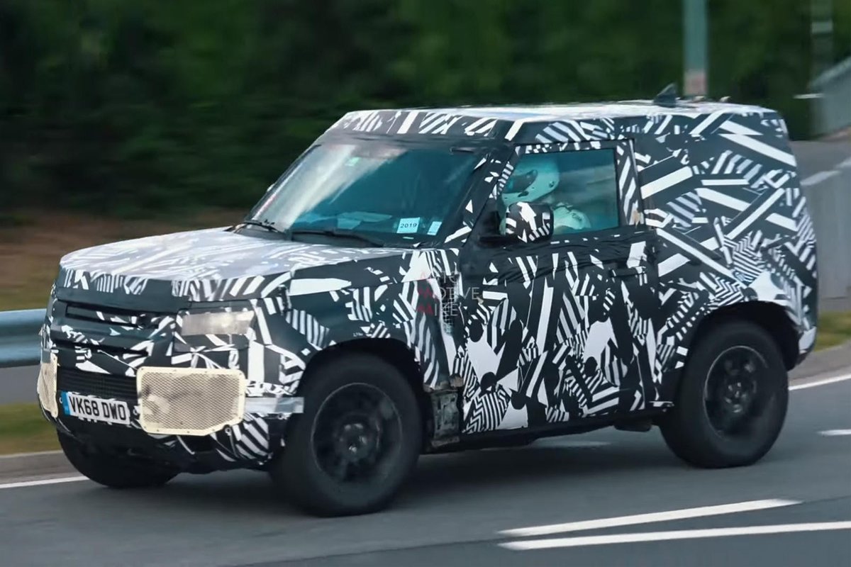 CarBuzzcom's tweet image. New @LandRover Defender Caught Ripping Through The Ring. The big reveal is only a few weeks away. #nurburgring #offroad #spyvideo #suv #video Read: car.bz/si4naf1